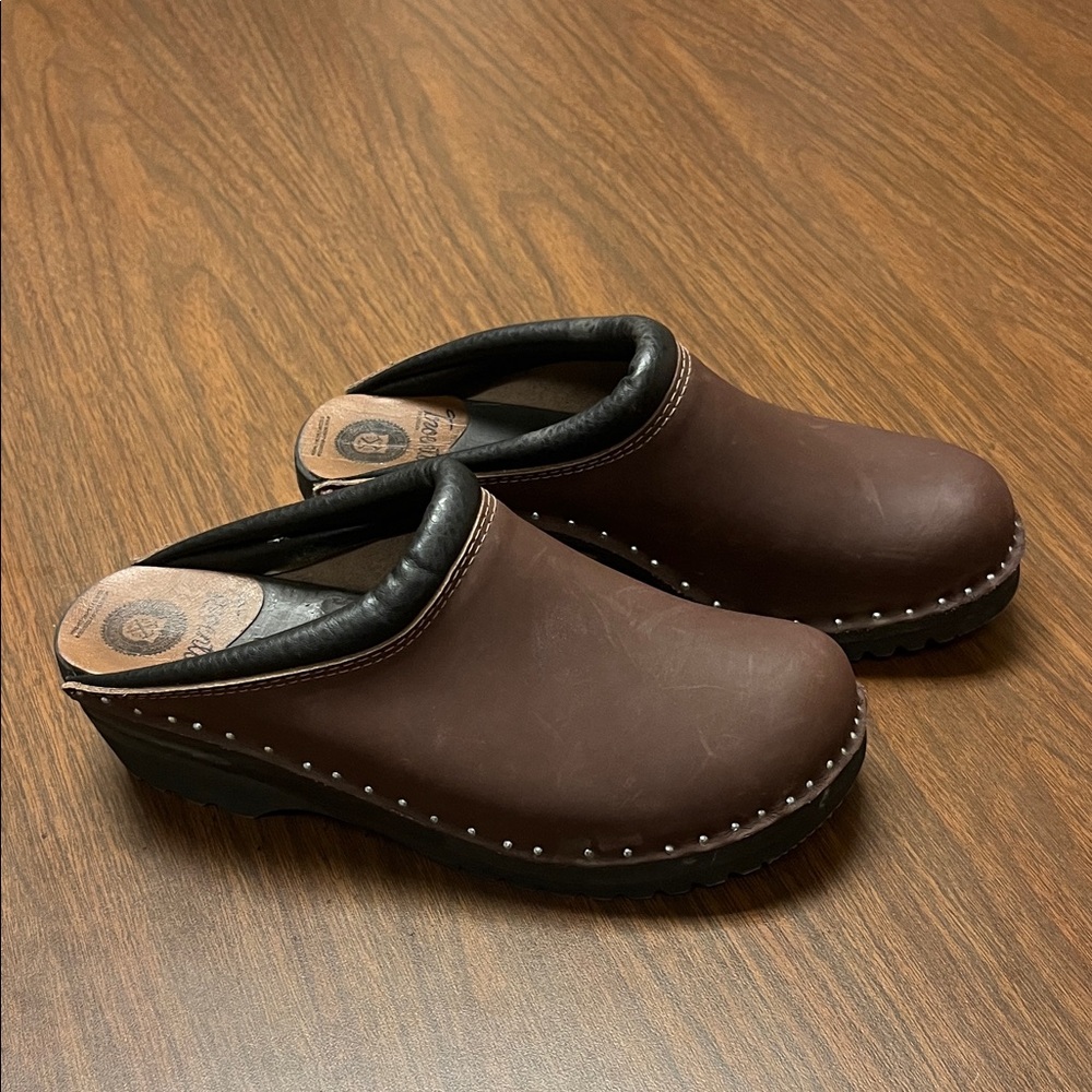 Classic Brown Leather Clogs